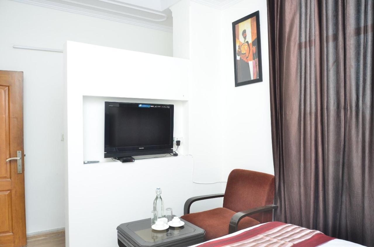 Ddr Hotel Residency Gurgaon Esterno foto