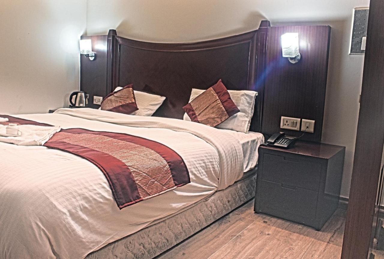 Ddr Hotel Residency Gurgaon Esterno foto