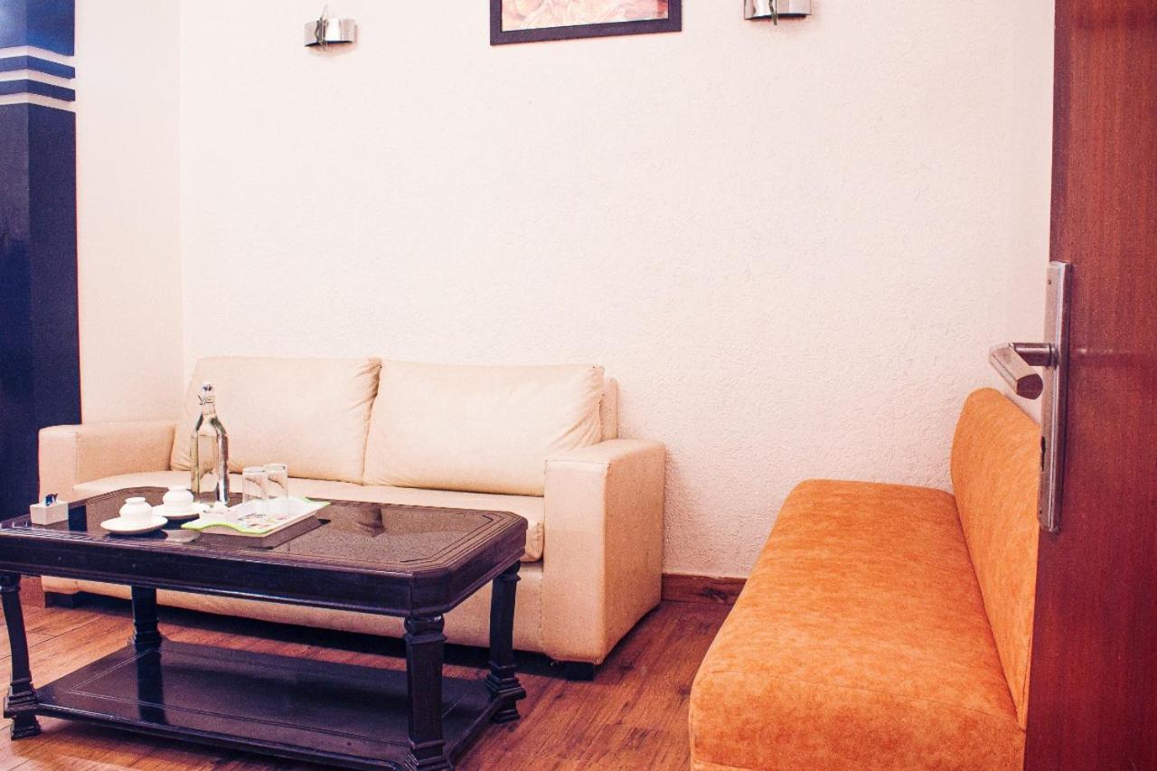 Ddr Hotel Residency Gurgaon Esterno foto